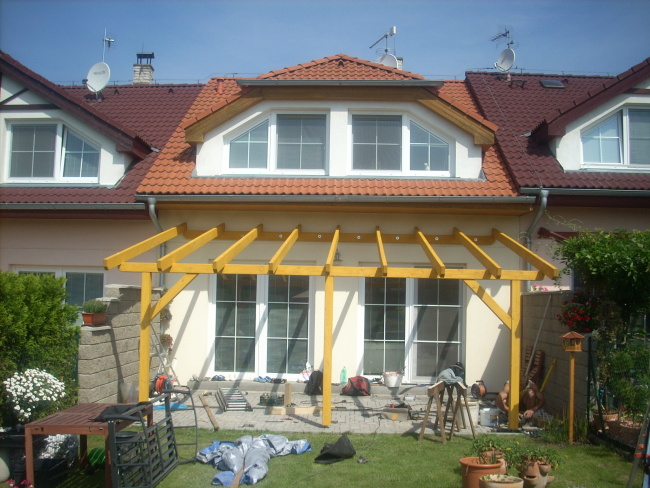 Uhříněves - pergola (2)