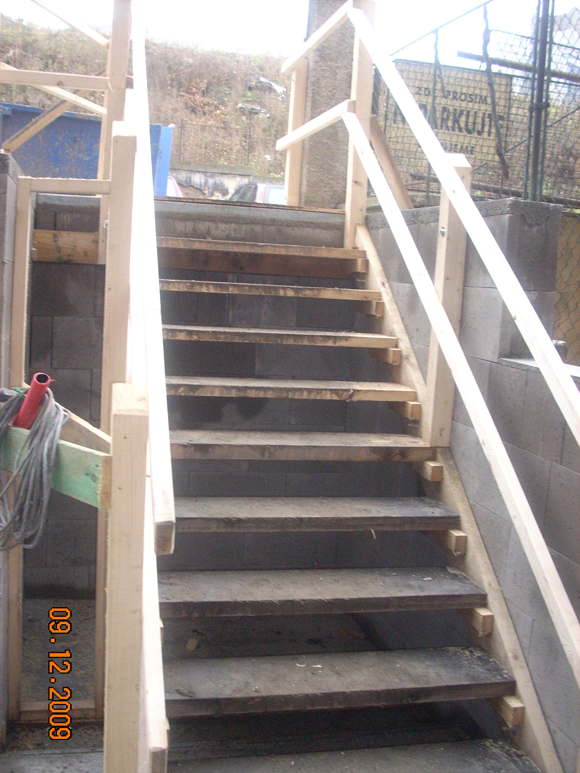 Pankrác - provizorní schody.jpg